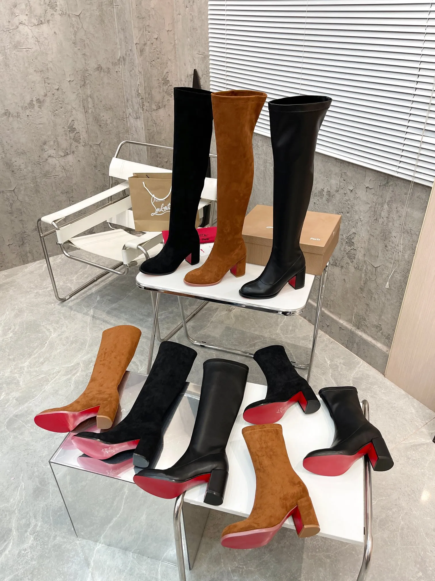 👟👟Ex-factory price 640👟👟 Christian Louboutin (CL) launches new thick-heeled stretch ankle boots, which are classic and refined, with smooth and slender lines. Fitted with 70mm square heel. The tube height is 22 inches.  ✅Fabric: stretch velvet leather ✅Lining: sheepskin ✅Outsole/heel height: rubber Heel height 7cm ✅Color: black stretch velvet black stretch leather khaki stretch suede ✅Code number: 34-41 (34,41 customized) ✅Packaging: original board packaging
